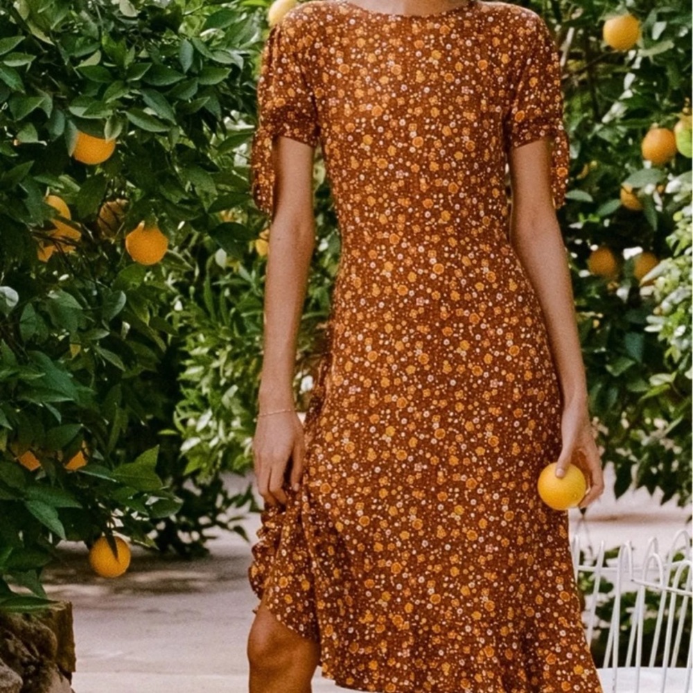 Faithfull the Brand floral midi dress 🧡